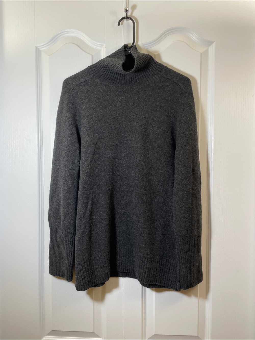 COS 100% Cashmere Charcoal Gray Turtleneck Sweater